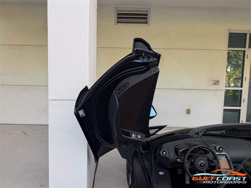 Used 2014 McLaren MP4-12C Spider RWD image 23