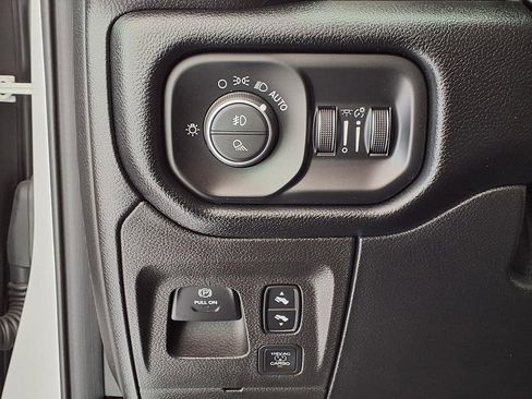 Used 2019 RAM 1500 Laramie AWD/4WD image 14