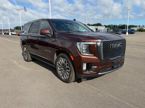 Used 2023 GMC Yukon Denali Ultimate w/ LPO, Floor Liner Package AWD/4WD image 3