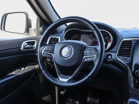 Used 2019 Jeep Grand Cherokee Laredo RWD image 22