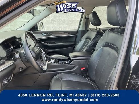 Used 2022 Jeep Grand Cherokee L Limited w/ Luxury Tech Group II AWD/4WD image 14
