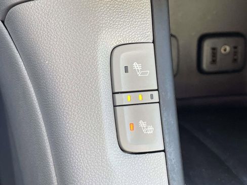 Used 2018 GMC Acadia SLT w/ LPO, Floor Liner Package image 23