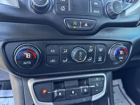 Used 2022 GMC Terrain SLE w/ Driver Convenience Package image 19