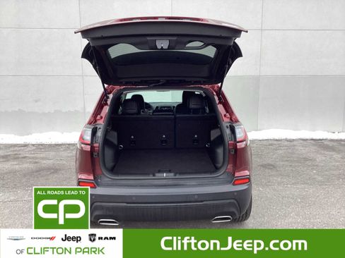 Certified 2020 Jeep Cherokee Latitude Plus w/ Cold Weather Group image 6