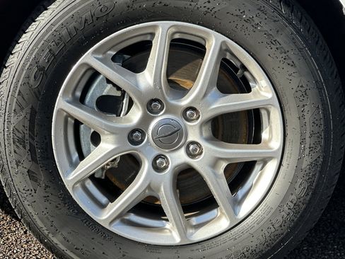 Used 2024 Chrysler Pacifica Touring-L image 27