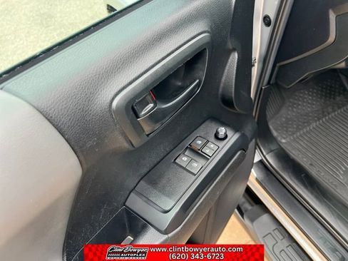 Used 2022 Toyota Tacoma SR w/ SR Convenience Package RWD image 12