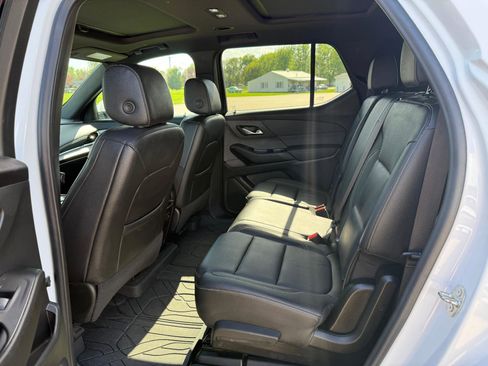 Used 2023 Chevrolet Traverse LT w/ LT Premium Package AWD/4WD image 12