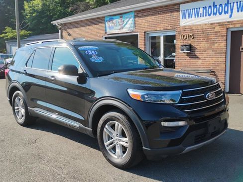 Used 2024 Ford Explorer XLT w/ Equipment Group 202A RWD image 3