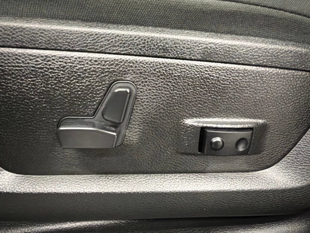 Used 2025 RAM 2500 Big Horn AWD/4WD image 23