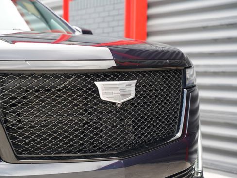 Used 2023 Cadillac Escalade ESV Sport Platinum w/ LPO, ONYX Package RWD image 18