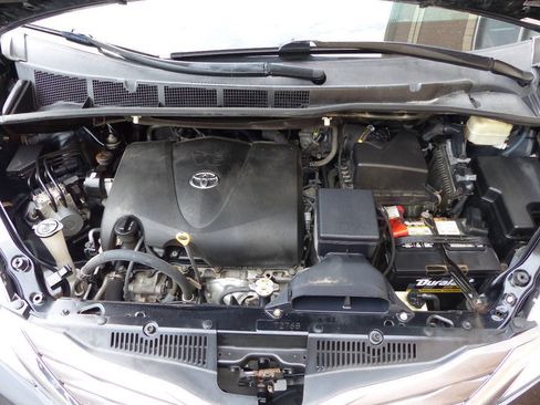 Used 2017 Toyota Sienna LE FWD image 29