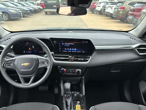 Used 2025 Chevrolet TrailBlazer LT AWD/4WD image 7