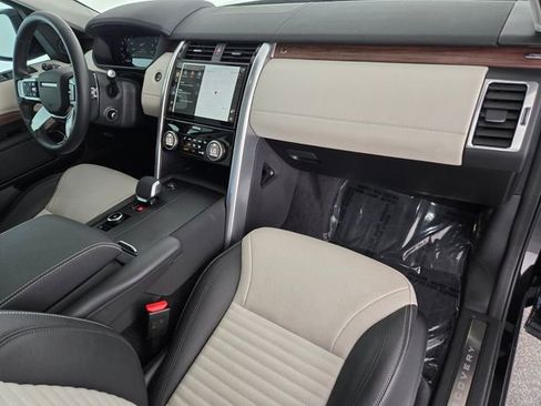 Certified 2025 Land Rover Discovery Dynamic SE AWD/4WD image 18