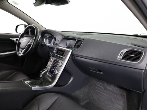 Used 2016 Volvo V60 T5 Cross Country Platinum image 23