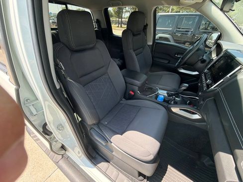Used 2025 Nissan Frontier SV AWD/4WD image 15
