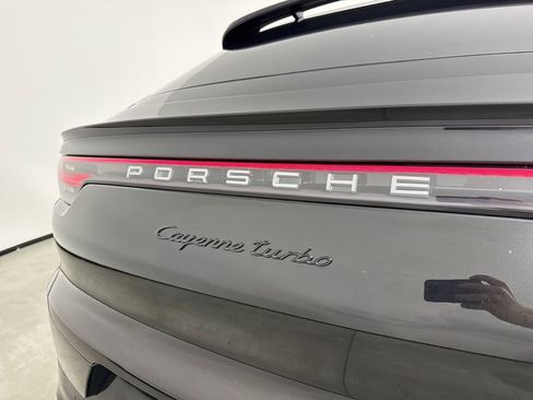 Certified 2023 Porsche Cayenne Turbo AWD/4WD image 18
