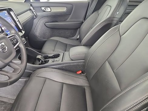 Certified 2024 Volvo XC40 B5 Core image 12
