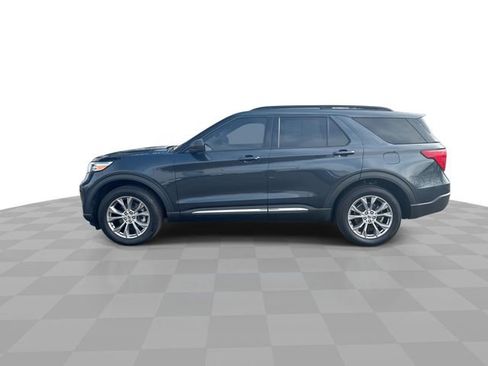 Used 2022 Ford Explorer XLT w/ Equipment Group 202A image 6
