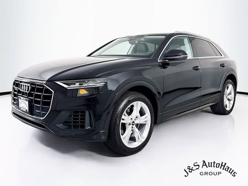Used 2022 Audi Q8 Premium w/ Convenience Package image 3
