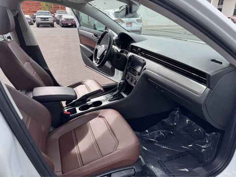 Used 2021 Volkswagen Passat 2.0T SE image 13