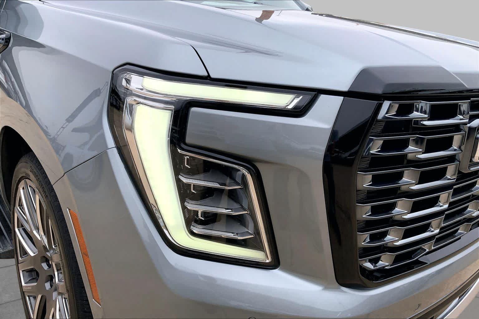 Used 2025 GMC Yukon Denali Ultimate AWD/4WD image 27