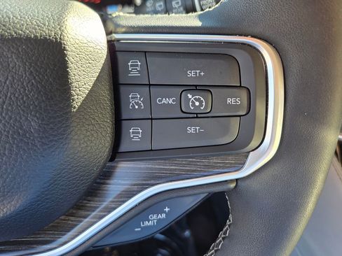 Used 2024 Jeep Wagoneer L Series III w/ Premium Group I image 14