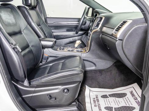 Used 2017 Jeep Grand Cherokee Limited image 44