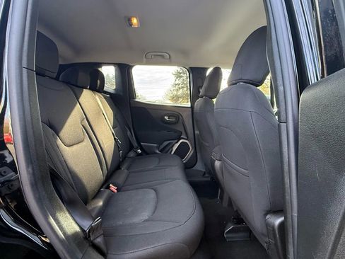 Used 2017 Jeep Renegade Latitude image 28