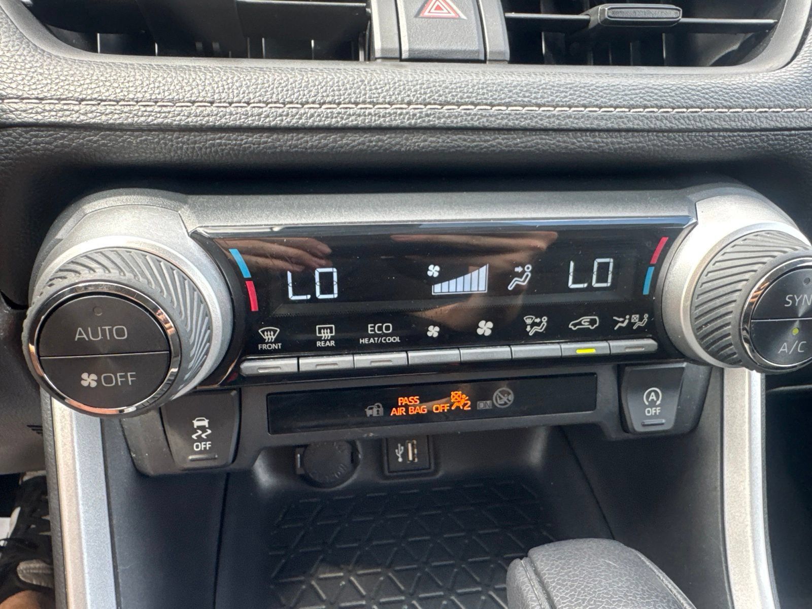Used 2024 Toyota RAV4 XLE AWD/4WD image 27