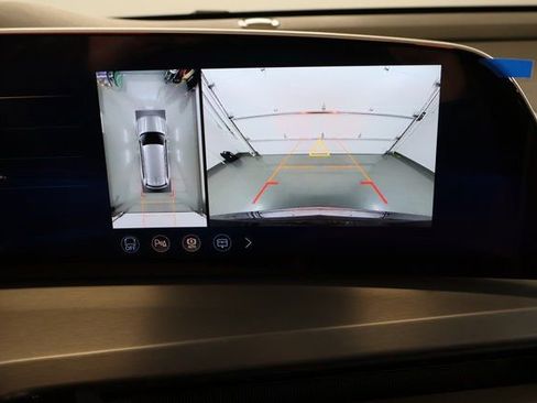 New 2026 Cadillac Vistiq Platinum image 21