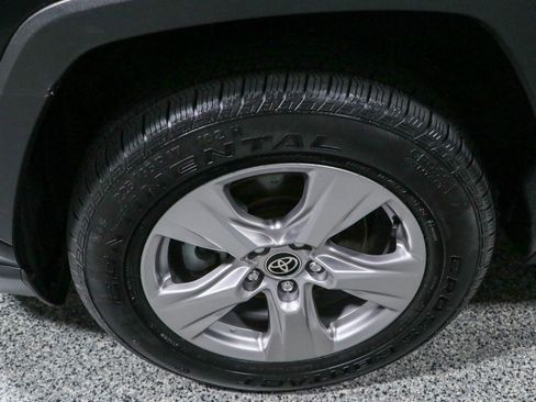 Used 2022 Toyota RAV4 XLE w/ Convenience Package FWD image 11