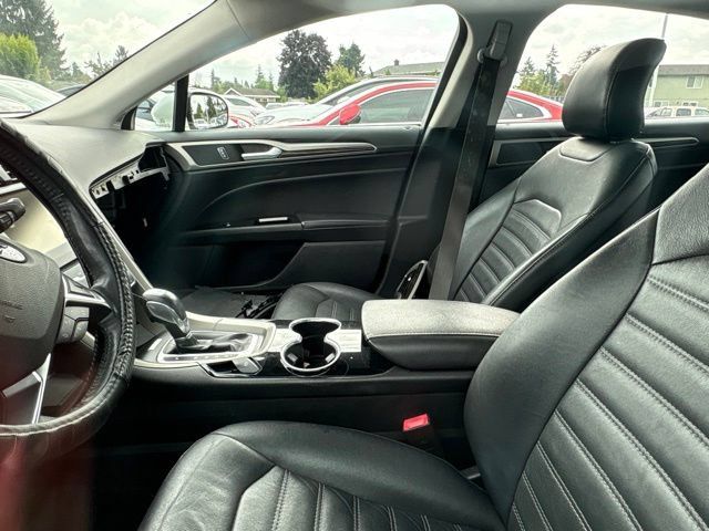 Used 2015 Ford Fusion SE w/ Equipment Group 202A AWD/4WD image 2