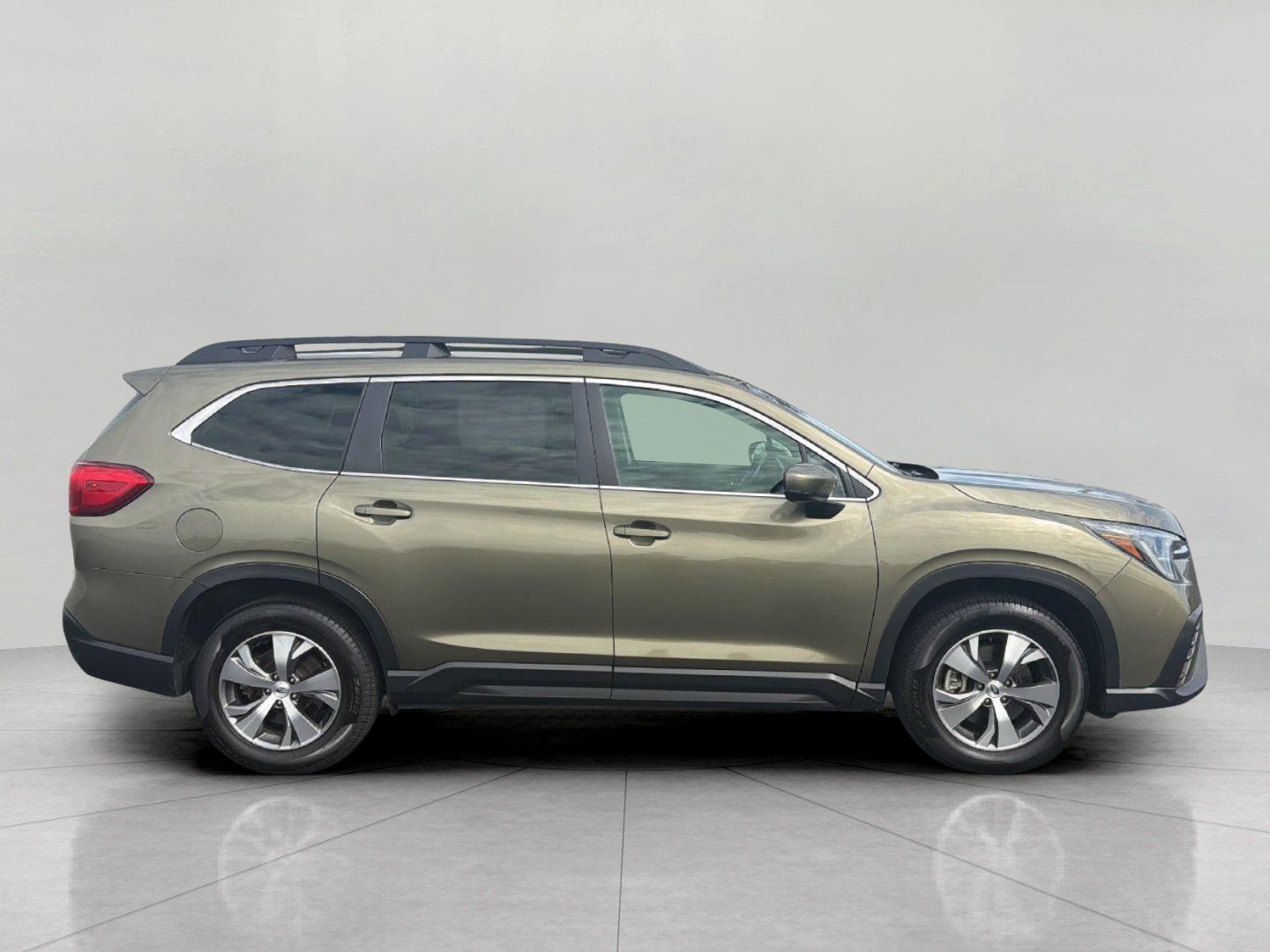 Used 2024 Subaru Ascent Premium w/ Convenience Package AWD/4WD image 2