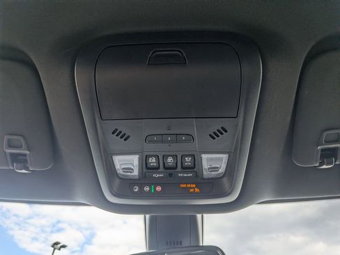 Used 2023 Buick Enclave Essence w/ Experience Buick Package FWD image 28