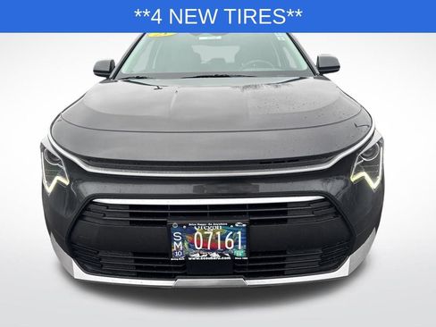 Used 2023 Kia Niro EX image 2