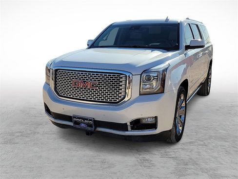 Used 2017 GMC Yukon XL Denali w/ Open Road Package image 4