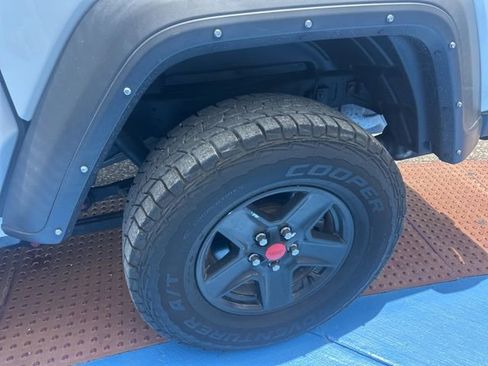 Used 2020 Jeep Gladiator Sport w/ Quick Order Package 24S AWD/4WD image 30