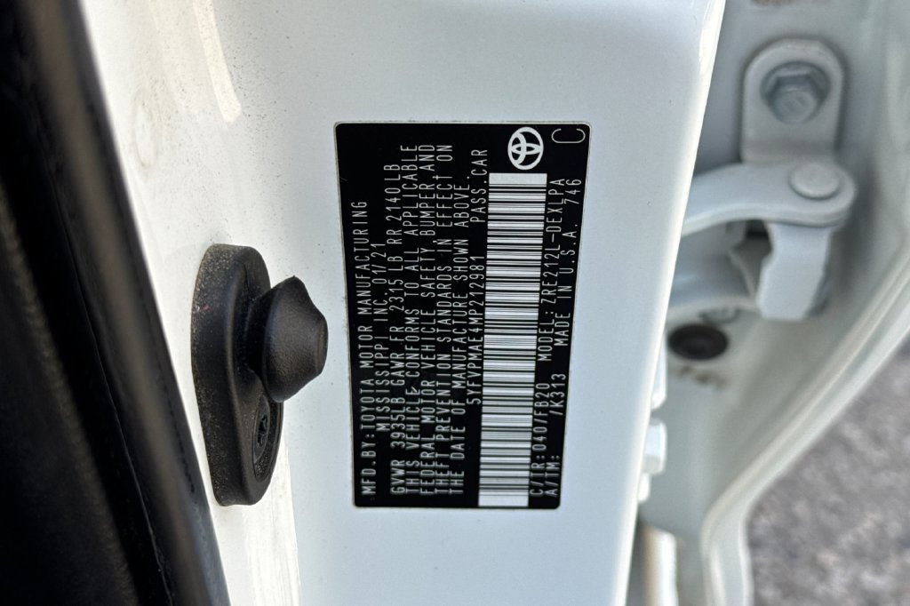 Used 2021 Toyota Corolla LE w/ LE Convenience Package FWD image 26