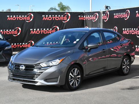 Used 2023 Nissan Versa SV FWD image 3