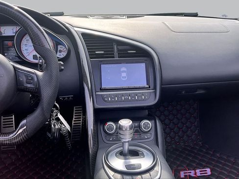 Used 2011 Audi R8 V10 AWD/4WD image 6