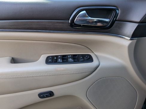 Used 2020 Jeep Grand Cherokee Overland image 15