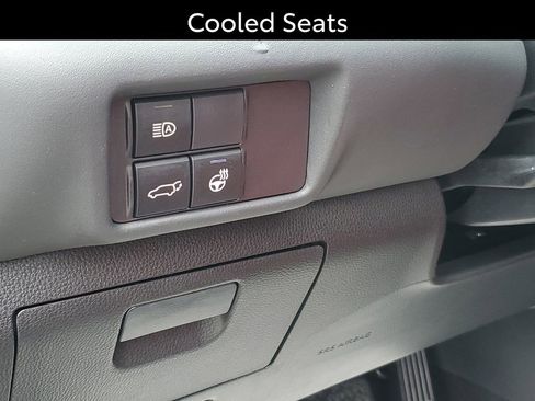 Used 2022 Toyota Highlander XSE image 10