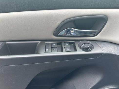 Used 2014 Chevrolet Cruze LT image 12