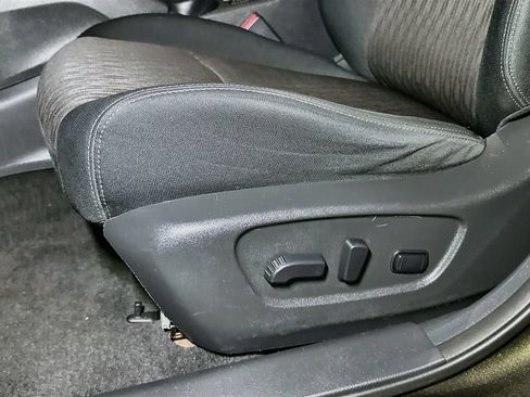 Used 2017 Nissan Rogue SV AWD/4WD image 16
