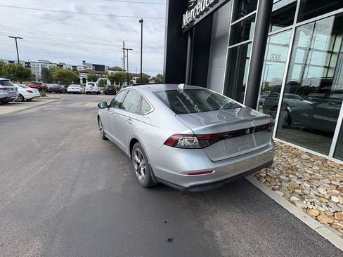 Used 2023 Honda Accord EX image 8