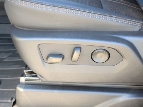 Used 2025 Chevrolet Tahoe High Country image 28