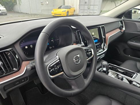 Certified 2025 Volvo S60 T8 Plus AWD/4WD image 11