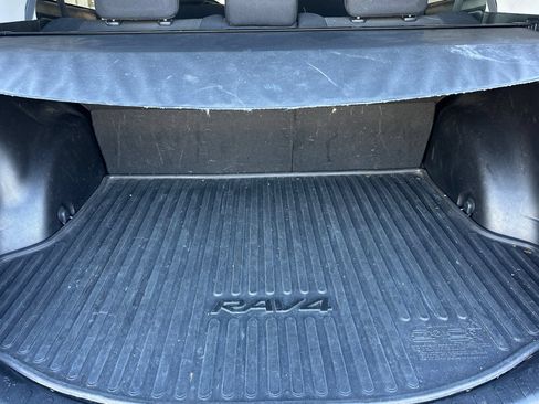 Used 2018 Toyota RAV4 XLE FWD image 14