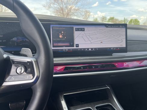 Used 2025 BMW 740i xDrive w/ Premium Package image 32