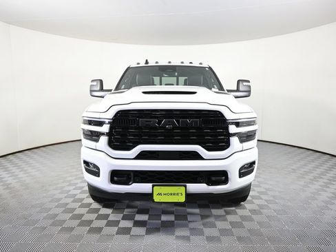 Used 2025 RAM 3500 Limited AWD/4WD image 11